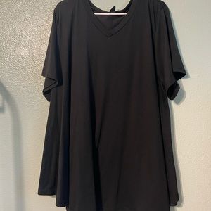 Simple and flattering t-shirts-black